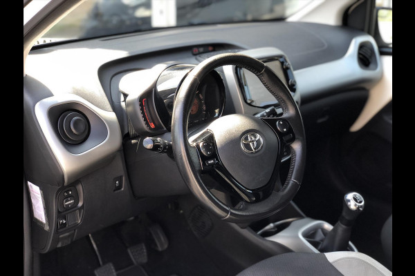 Toyota Aygo 1.0 VVT-i X-Play Plus | Lichtmetalen velgen, Airconditioning, Parkeercamera, In hoogte verstelbare stoel, Bluetooth