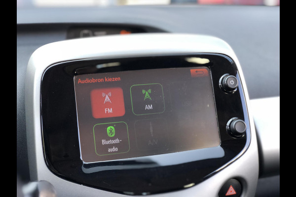 Toyota Aygo 1.0 VVT-i X-Play Plus | Lichtmetalen velgen, Airconditioning, Parkeercamera, In hoogte verstelbare stoel, Bluetooth