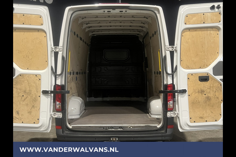 Volkswagen Crafter 2.0 TDI 141pk L3H3 L2H2 Euro6 Airco | Navigatie | 3000kg Trekhaak | Apple Carplay Android Auto, Cruisecontrol, Parkeersensoren, Bijrijdersbank