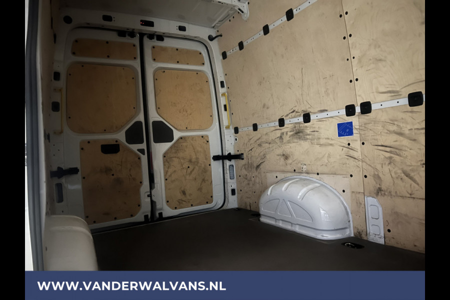 Volkswagen Crafter 2.0 TDI 141pk L3H3 L2H2 Euro6 Airco | Navigatie | 3000kg Trekhaak | Apple Carplay Android Auto, Cruisecontrol, Parkeersensoren, Bijrijdersbank