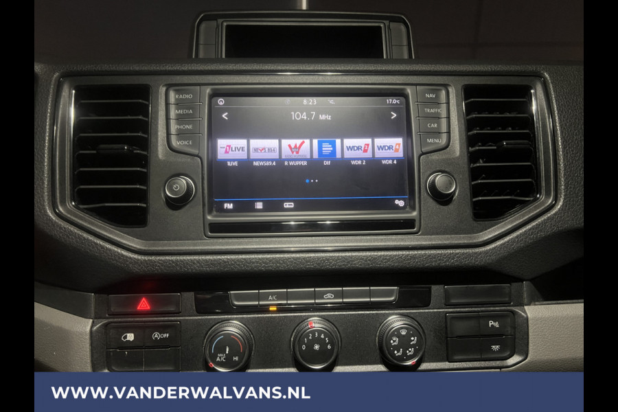 Volkswagen Crafter 2.0 TDI 141pk L3H3 L2H2 Euro6 Airco | Navigatie | 3000kg Trekhaak | Apple Carplay Android Auto, Cruisecontrol, Parkeersensoren, Bijrijdersbank