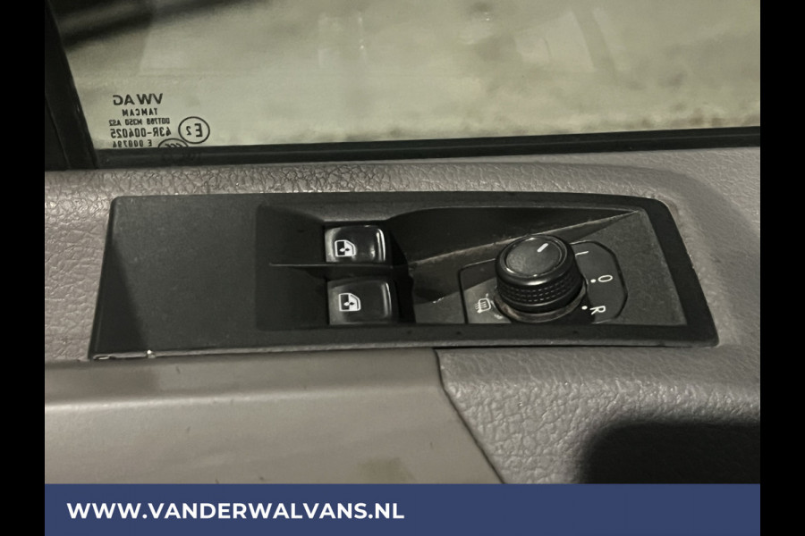 Volkswagen Crafter 2.0 TDI 141pk L3H3 L2H2 Euro6 Airco | Navigatie | 3000kg Trekhaak | Apple Carplay Android Auto, Cruisecontrol, Parkeersensoren, Bijrijdersbank