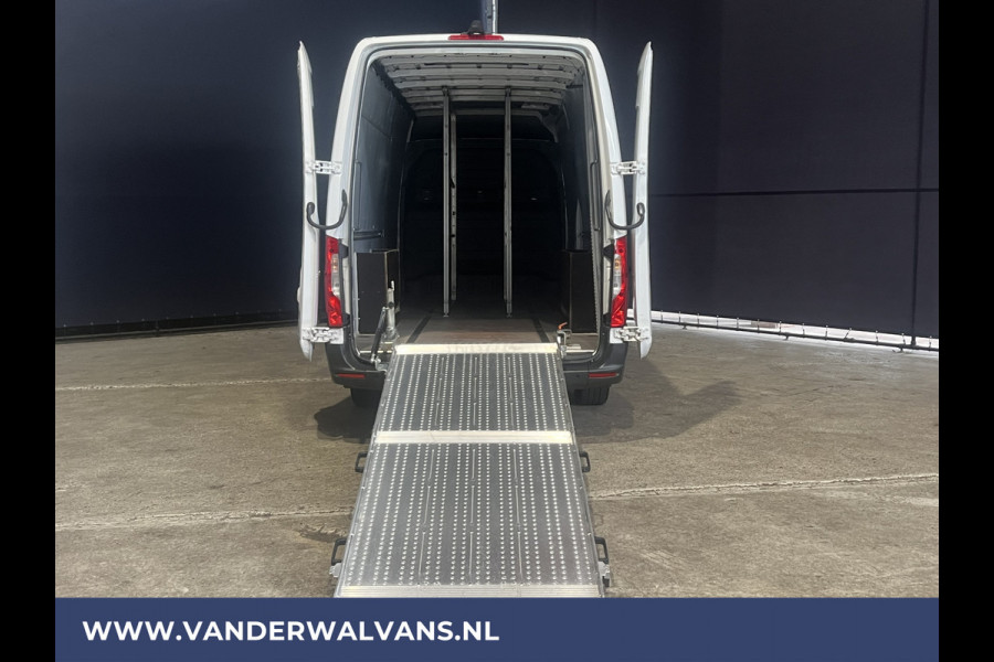 Mercedes-Benz Sprinter 316 CDI 164pk L3H2 Euro6 Airco | Camera | Navigatie | Apple Carplay | Oprijplaat Trekhaak, Android Auto, Cruisecontrol, Parkeersensoren, Chauffeursstoel, Stoelverwarming, Bijrijdersbank