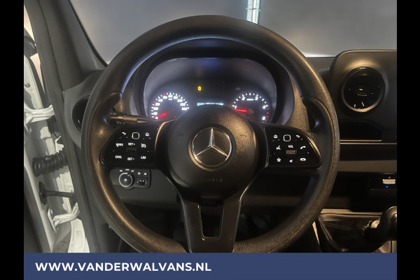 Mercedes-Benz Sprinter 316 CDI 164pk L3H2 Euro6 Airco | Camera | Navigatie | Apple Carplay | Oprijplaat Trekhaak, Android Auto, Cruisecontrol, Parkeersensoren, Chauffeursstoel, Stoelverwarming, Bijrijdersbank