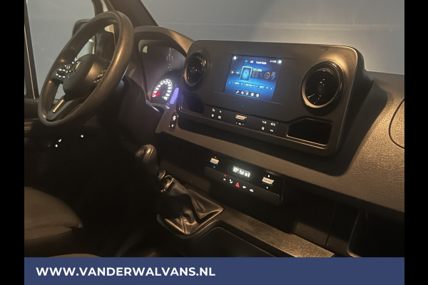 Mercedes-Benz Sprinter 316 CDI 164pk L3H2 Euro6 Airco | Camera | Navigatie | Apple Carplay | Oprijplaat Trekhaak, Android Auto, Cruisecontrol, Parkeersensoren, Chauffeursstoel, Stoelverwarming, Bijrijdersbank