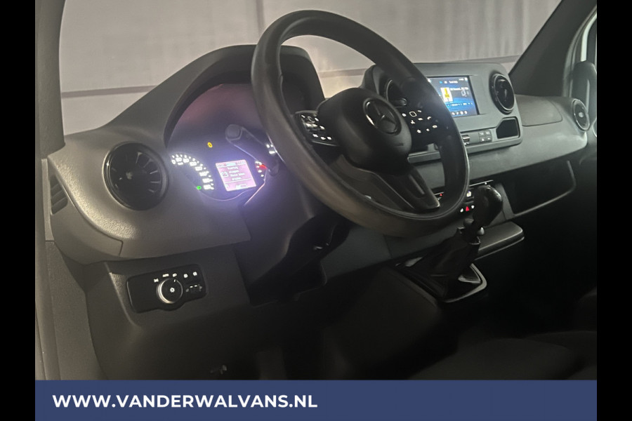 Mercedes-Benz Sprinter 316 CDI 164pk L3H2 Euro6 Airco | Camera | Navigatie | Apple Carplay | Oprijplaat Trekhaak, Android Auto, Cruisecontrol, Parkeersensoren, Chauffeursstoel, Stoelverwarming, Bijrijdersbank