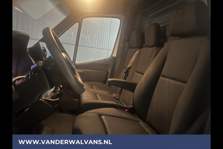 Mercedes-Benz Sprinter 316 CDI 164pk L3H2 Euro6 Airco | Camera | Navigatie | Apple Carplay | Oprijplaat Trekhaak, Android Auto, Cruisecontrol, Parkeersensoren, Chauffeursstoel, Stoelverwarming, Bijrijdersbank