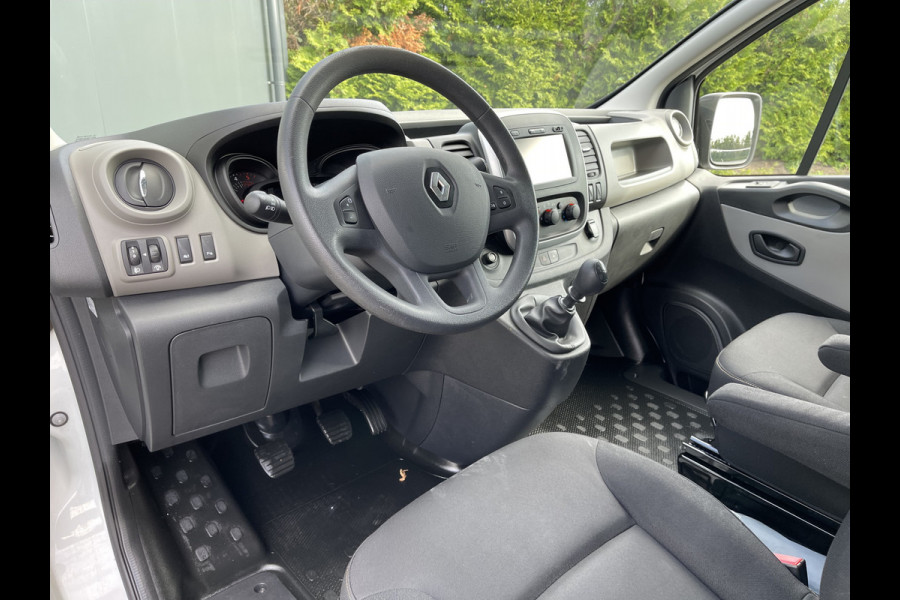 Renault Trafic 1.6 dCi 126 PK / L1H1 / 1e EIG. / IMPERIAAL / TREKHAAK / AIRCO / CRUISE / NAVI