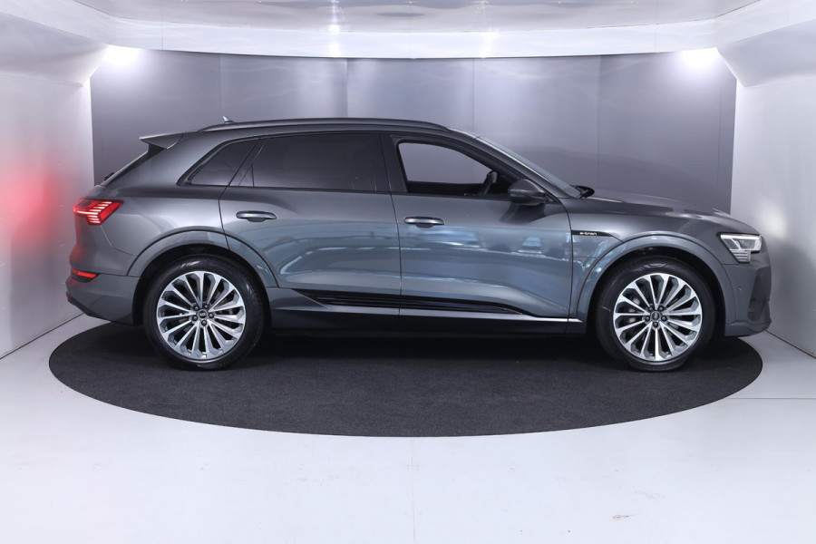 Audi e-tron 55 quattro S-Line 95 kWh 408 pk | Private lease vanaf € 874,- pm  Navigatie | Parkeersensoren | Achteruitrijcamera | LED koplampen | Lichtmetalen velgen 21" |