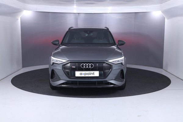 Audi e-tron 55 quattro S-Line 95 kWh 408 pk | Private lease vanaf € 874,- pm  Navigatie | Parkeersensoren | Achteruitrijcamera | LED koplampen | Lichtmetalen velgen 21" |