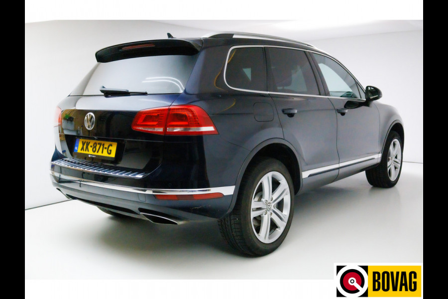 Volkswagen Touareg 3.0 TDI 263 PK Luchtvering, Trekhaak electrisch, Panoramadak, R-Line interieur, Navigatie