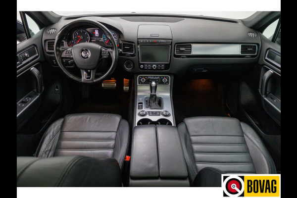 Volkswagen Touareg 3.0 TDI 263 PK Luchtvering, Trekhaak electrisch, Panoramadak, R-Line interieur, Navigatie