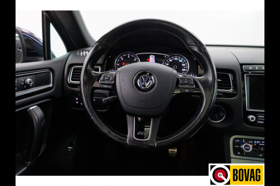 Volkswagen Touareg 3.0 TDI 263 PK Luchtvering, Trekhaak electrisch, Panoramadak, R-Line interieur, Navigatie