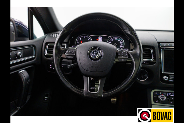 Volkswagen Touareg 3.0 TDI 263 PK Luchtvering, Trekhaak electrisch, Panoramadak, R-Line interieur, Navigatie