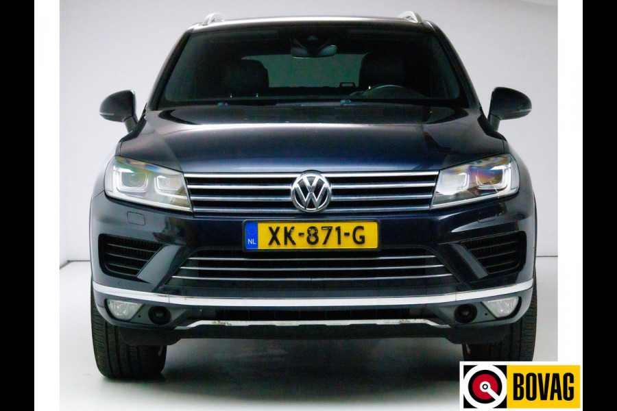 Volkswagen Touareg 3.0 TDI 263 PK Luchtvering, Trekhaak electrisch, Panoramadak, R-Line interieur, Navigatie