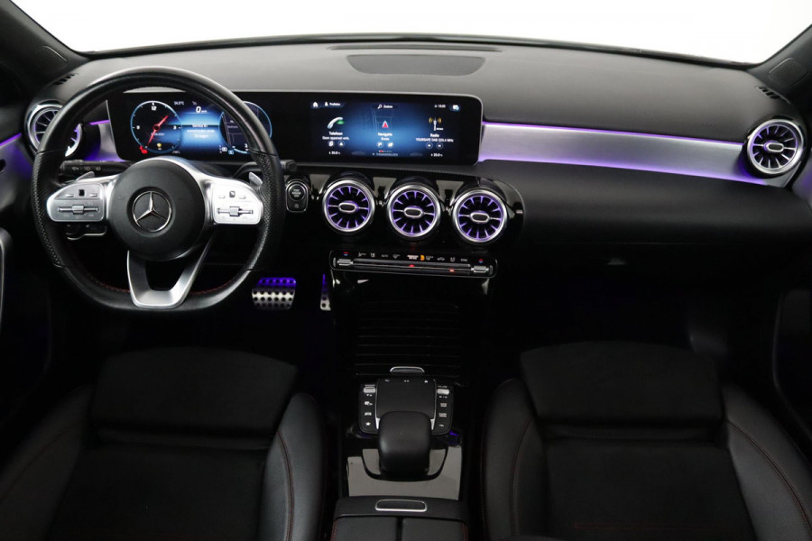 Mercedes-Benz A-Klasse 180 Business Solution AMG Automaat (PANORAMADAK, SFEERVERLICHTING, CAMERA, NAVI, NL-AUTO, GOED ONDERHOUDEN)