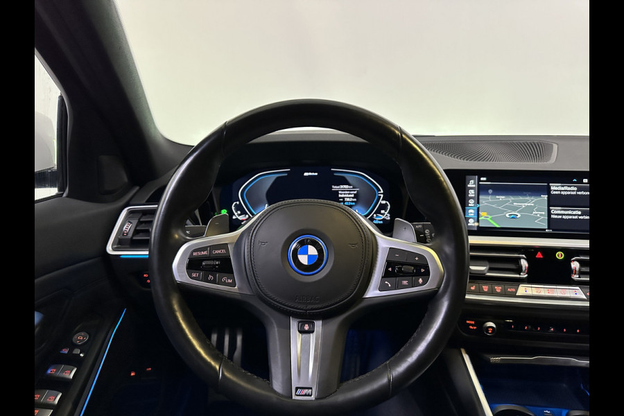 BMW 3 Serie Touring 320e M Sport Plug In Hybrid Dealer O.H | Alcantara Sportstoelen | Stuur / Stoelverwarming | LED | Apple Carplay | DAB | Live Cockpit |