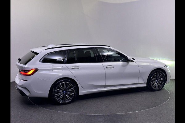 BMW 3 Serie Touring 320e M Sport Plug In Hybrid Dealer O.H | Alcantara Sportstoelen | Stuur / Stoelverwarming | LED | Apple Carplay | DAB | Live Cockpit |