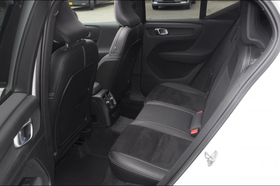 Volvo XC40 T4 211PK Automaat Recharge R-Design / Adaptieve cruise control / BLIS / Elektrische achterklep / Parkeersensoren met 360 Camera / Elektrische stoelen / Achterbank verwarming / Panoramadak / Harman Kardon Audio