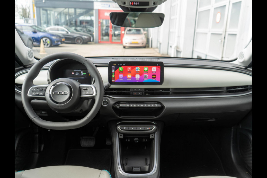 Fiat 600E La Prima 54 kWh | Carplay | Elek. Stoel | Stoelverwarming | Keyless | LED | Clima | Subsidie € 2.000,- *