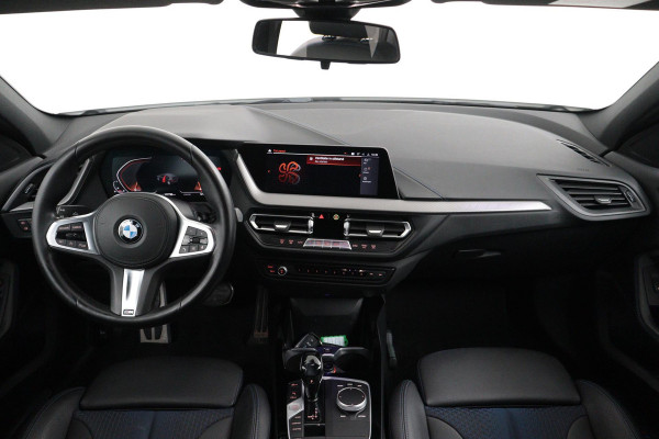 BMW 1-serie 118i Executive Edition M-Pakket (NAVIGATIE, DIGITALE COCKPIT, PARKEERSENSOREN, 1e EIGENAAR, DEALER ONDERHOUDEN)