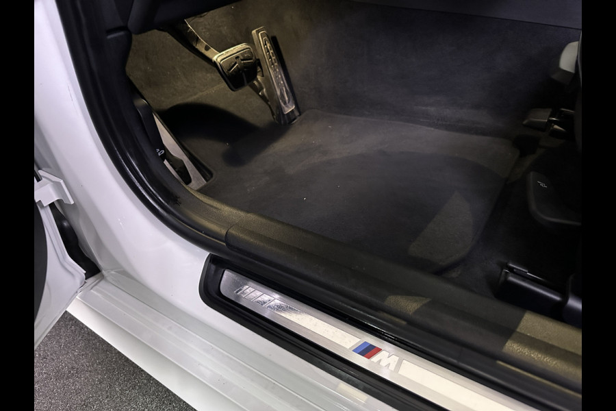 BMW 3 Serie Touring 320e M Sport Plug In Hybrid Dealer O.H | Alcantara Sportstoelen | Stuur / Stoelverwarming | LED | Apple Carplay | DAB | Live Cockpit |