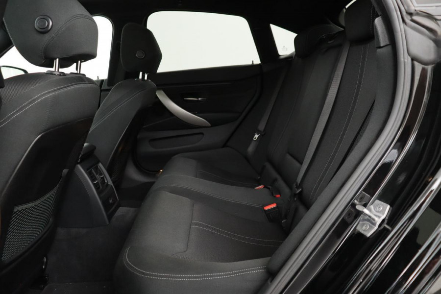 BMW 4 Serie 418i Executive | Schuifdak | Camera | Trekhaak | Sportstoelen | DAB+ | Carplay | PDC | Navigatie | Full LED