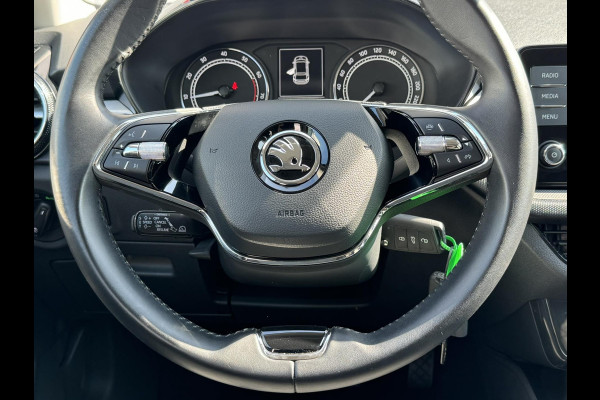 Škoda Fabia 1.0 TSI Ambition Carplay DAB Adaptive cruise Pdc voor en achter Lane assist