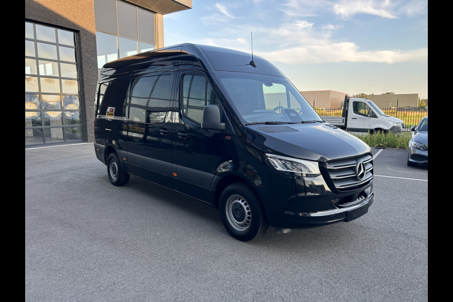 Mercedes-Benz Sprinter 317 CDI L2 H2 Pro 3500KG Trekhaak / LED / MBUX / Camera / Carplay navigatie / Cruise control / Airco