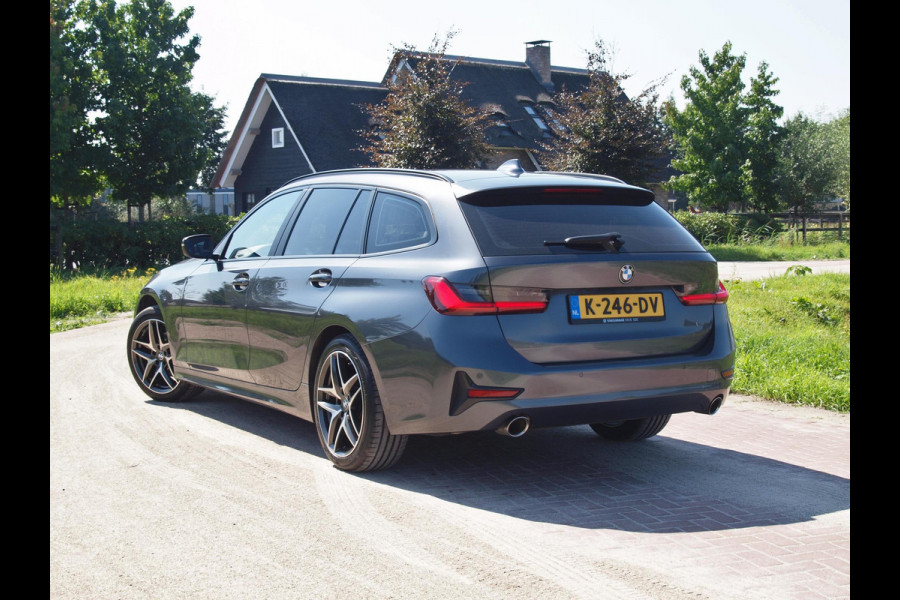 BMW 3 Serie Touring 318i Executive Edition | Apple Carplay | Navigatie |  Cruise Control | Parkeersensoren | NL-Auto |