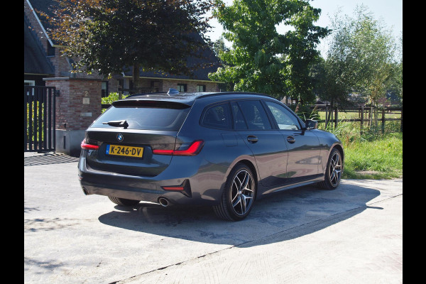 BMW 3 Serie Touring 318i Executive Edition | Apple Carplay | Navigatie |  Cruise Control | Parkeersensoren | NL-Auto |