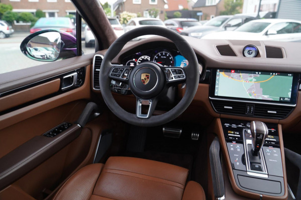 Porsche Cayenne 4.0 Turbo | Panorama | Alcantara | Carbon | Panorama | Luchtvering | Stoelverkoeling | Dealer onderhouden | HuD |