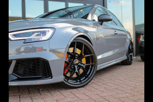 Audi RS 3 Limousine 2.5 TFSI A3 quattro | Vol opties!| RS Schaalstoelen | Carbon/Leder Stuurwiel | 19" Motec | Camera