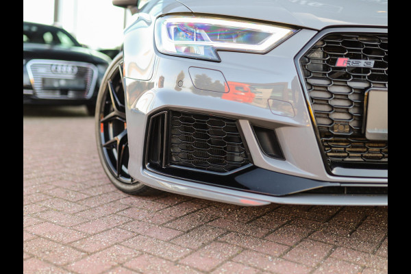 Audi RS 3 Limousine 2.5 TFSI A3 quattro | Vol opties!| RS Schaalstoelen | Carbon/Leder Stuurwiel | 19" Motec | Camera