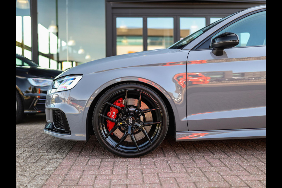 Audi RS 3 Limousine 2.5 TFSI A3 quattro | Vol opties!| RS Schaalstoelen | Carbon/Leder Stuurwiel | 19" Motec | Camera