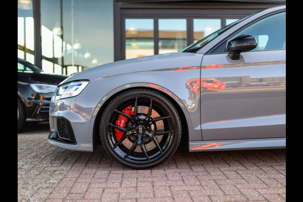 Audi RS 3 Limousine 2.5 TFSI A3 quattro | Vol opties!| RS Schaalstoelen | Carbon/Leder Stuurwiel | 19" Motec | Camera