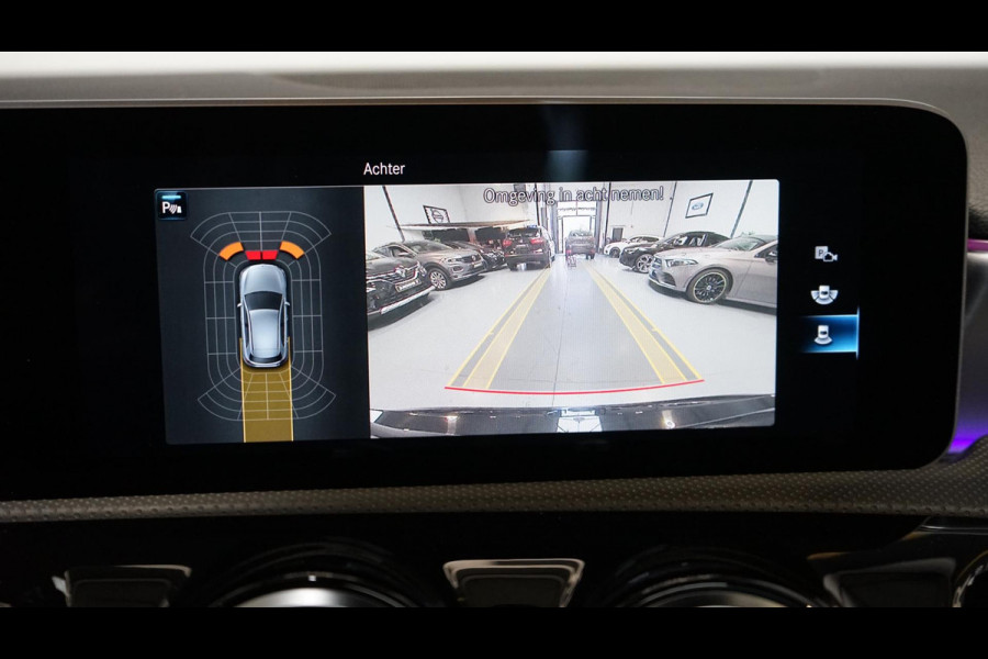 Mercedes-Benz A-Klasse A250 AMG Night AUTOMAAT-ACC-AMBIANCE-BURMESTER-CAMERA-KEYLESS-MBUX-MULTIBEAM-NAVIGATIE-PANORAMA