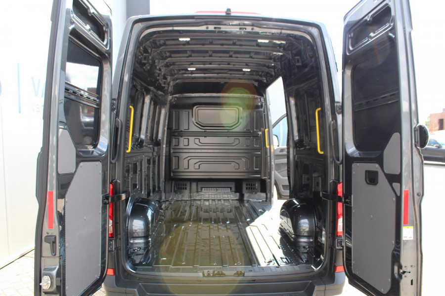 Volkswagen Crafter 35 2.0-140pk TDI AUTOMAAT L3H3, DEMO-auto. Airco, verwarmd stuurwiel, comfortabele verwarmde chauffeurst., camera, cruise cntrl. Direct leverbaar !