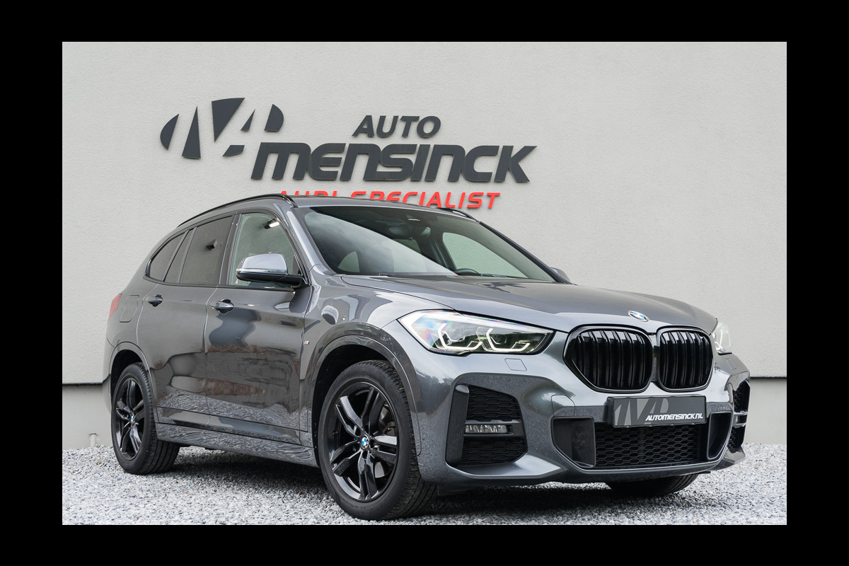 BMW X1 sDrive18i High Executive / Leder/ Touch Navigatie/ Virtual Cockpit/ Panoramadak/ Trekhaak/ 104kW (141PK)