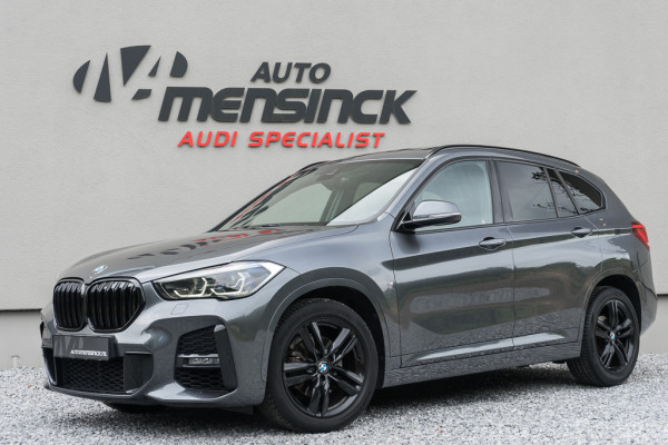 BMW X1 sDrive18i High Executive / Leder/ Touch Navigatie/ Virtual Cockpit/ Panoramadak/ Trekhaak/ 104kW (141PK)