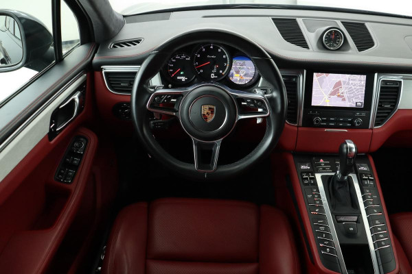 Porsche Macan 3.6 Turbo | Panoramadak | Luchtvering | Leder | Stoelverwarming | Camera | Navigatie | Alcantara hemel | Climate control