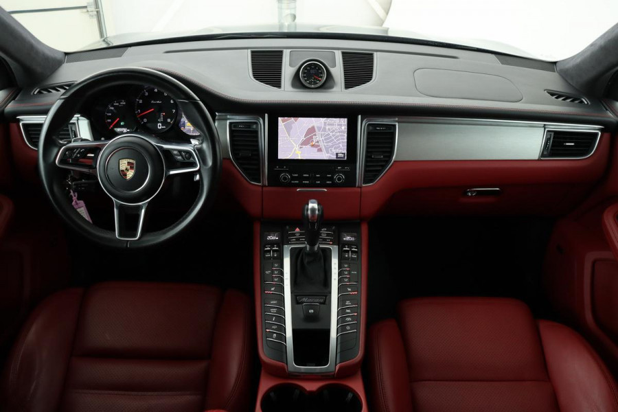 Porsche Macan 3.6 Turbo | Panoramadak | Luchtvering | Leder | Stoelverwarming | Camera | Navigatie | Alcantara hemel | Climate control