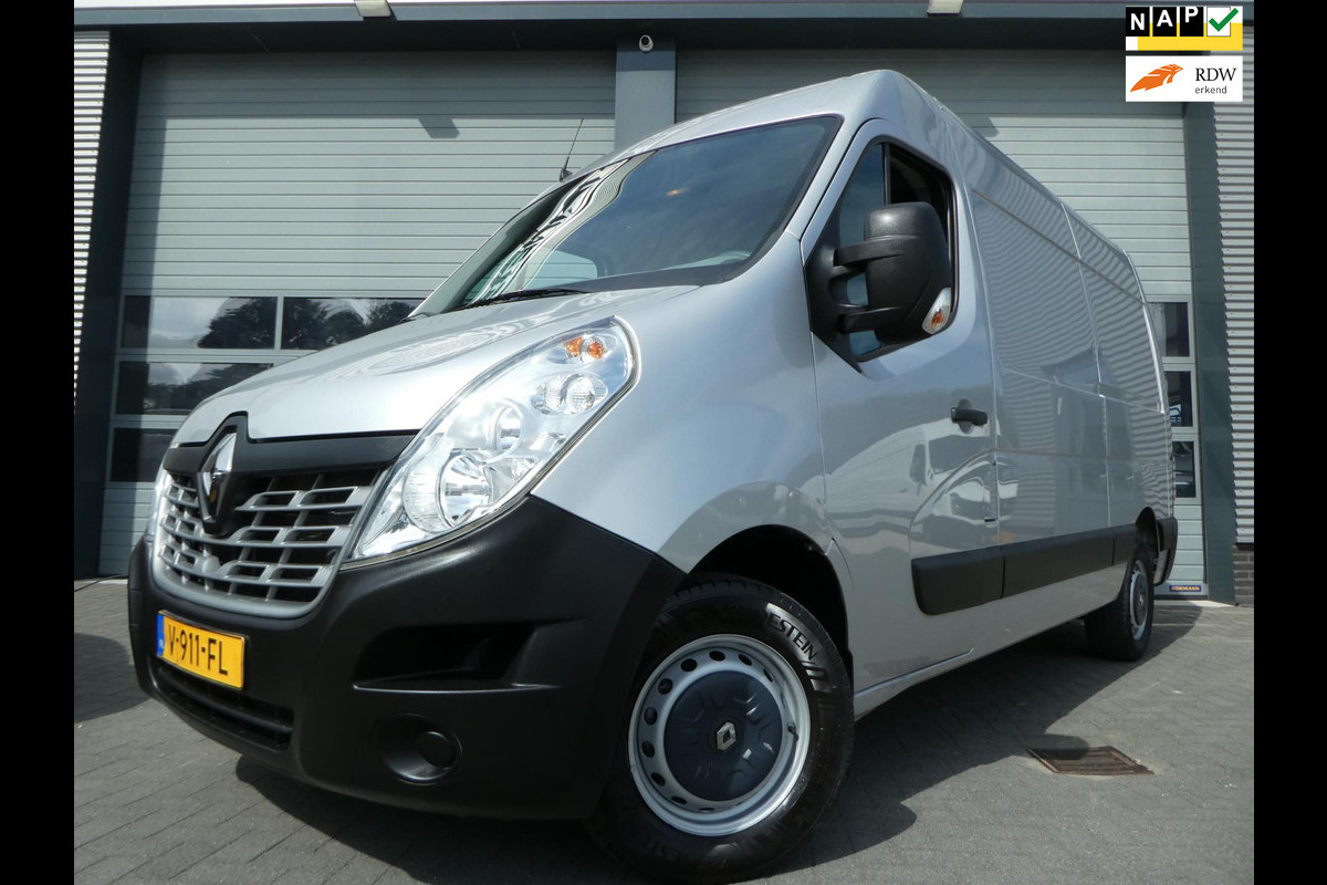 Renault Master T35 2.3 dCi L2H2 airco navigatie 3 zits