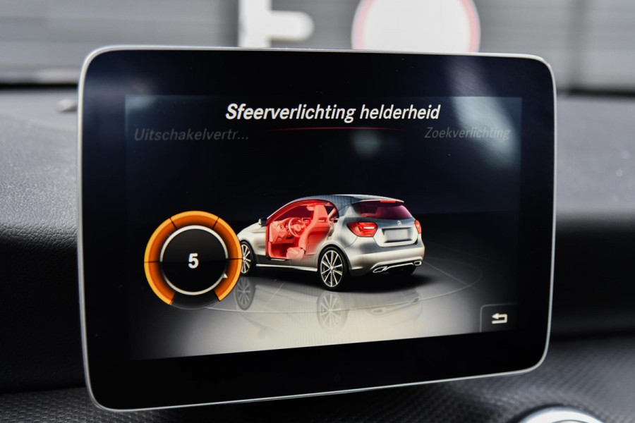 Mercedes-Benz A-Klasse 180 Business Solution. Camera, Trekhaak, Keyless go, Sfeer, Cruise, Stoelvw!