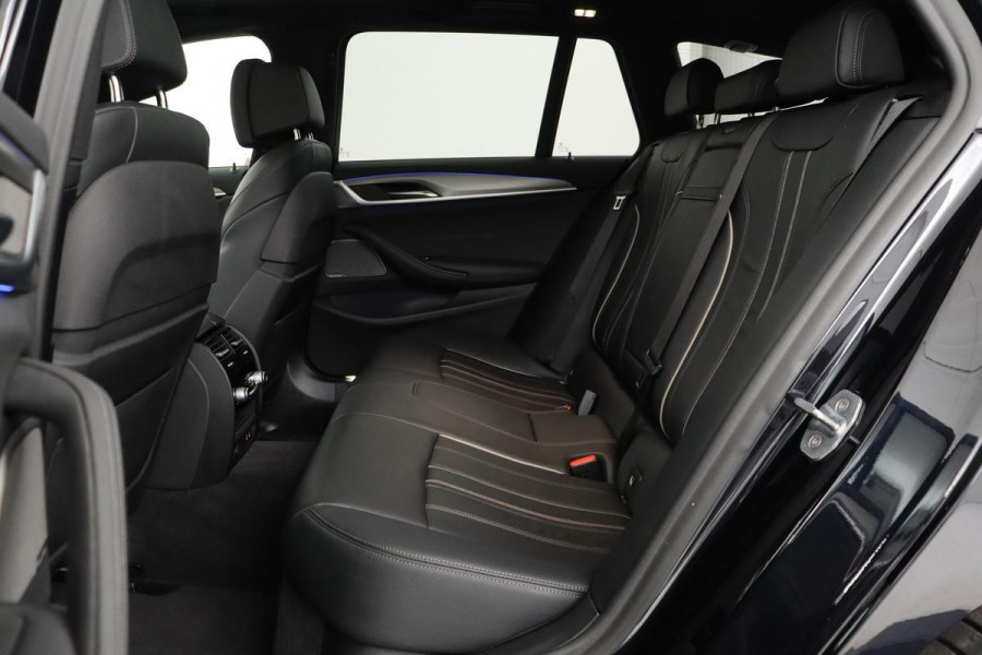 BMW 5 Serie 540i xDrive M Sport | Panoramadak | Harman Kardon | Trekhaak | Comfortstoelen | Leder | Head-up | Soft-close | Camera