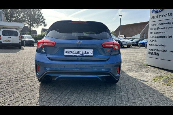 Ford Focus 2.3 EcoBoost ST-3 278pk | Performance pack | Winter Pack | Camera | Adaptive LED | Privacy glass | Complete dealer historie aanwezig