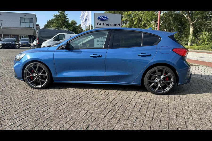 Ford Focus 2.3 EcoBoost ST-3 278pk | Performance pack | Winter Pack | Camera | Adaptive LED | Privacy glass | Complete dealer historie aanwezig