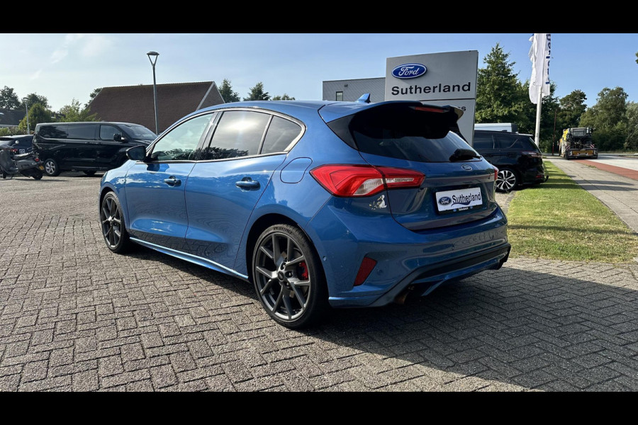 Ford Focus 2.3 EcoBoost ST-3 278pk | Performance pack | Winter Pack | Camera | Adaptive LED | Privacy glass | Complete dealer historie aanwezig