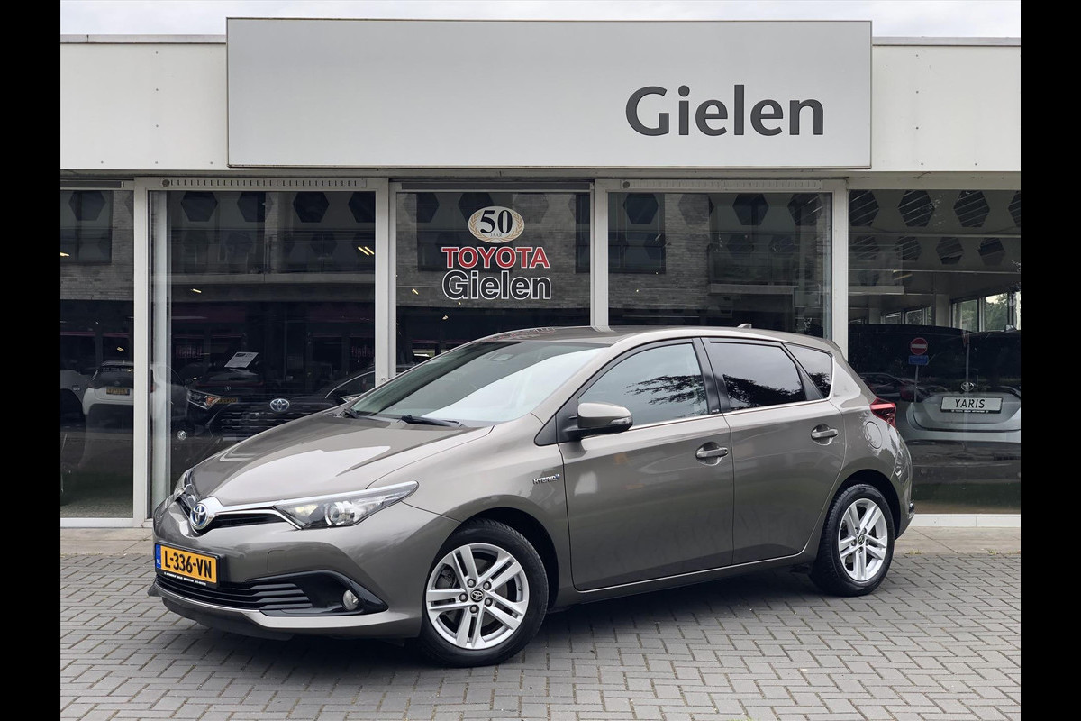 Toyota Auris 1.8 Hybrid Dynamic Plus | Stoelverwarming, Navigatie, Licht + Regensensor, Parkeercamera, Safety Sense