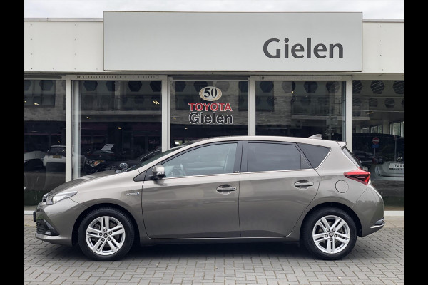 Toyota Auris 1.8 Hybrid Dynamic Plus | Stoelverwarming, Navigatie, Licht + Regensensor, Parkeercamera, Safety Sense